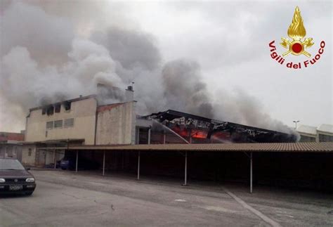 prada padova incendio|Padova, incendio da Zara: il magazzino del negozio del centro .